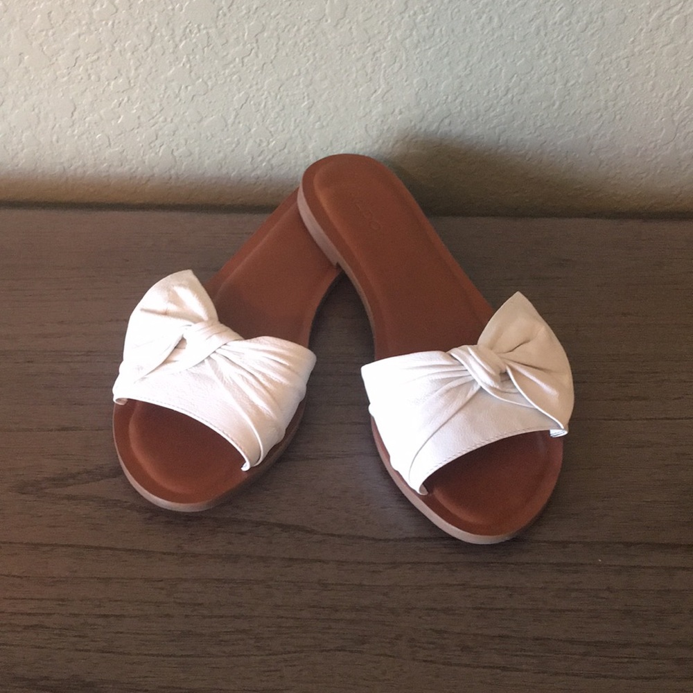 Aldo white leather bow slides